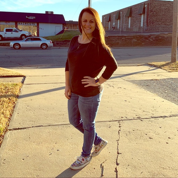 Meet your Posher, Chelsey - Picture 1 of 2